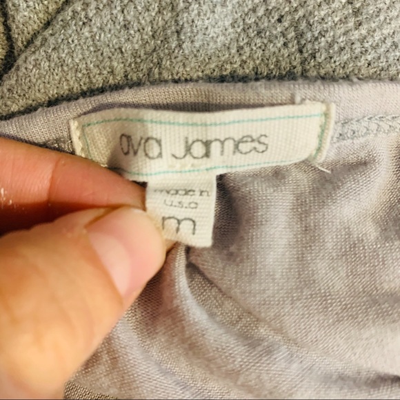 ⭐️ AVA JAMES Gray Pullover Top - Picture 4 of 4